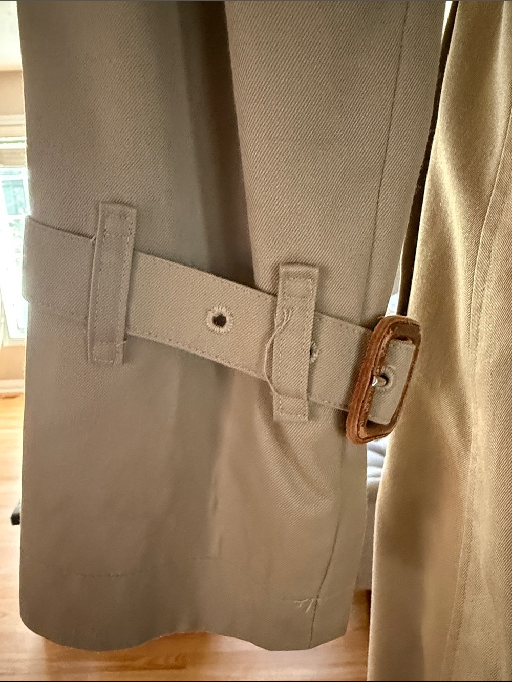 Burberry Beige Trench Coat with Signature Check Lining - Picture 5 of 8